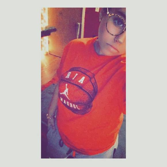 Meet your Posher, Claudia - Picture 1 of 1